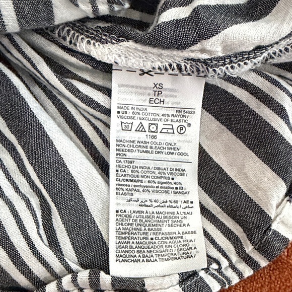 Old Navy Striped Wrap & Tie Top (Size XS) - Picture 7 of 9